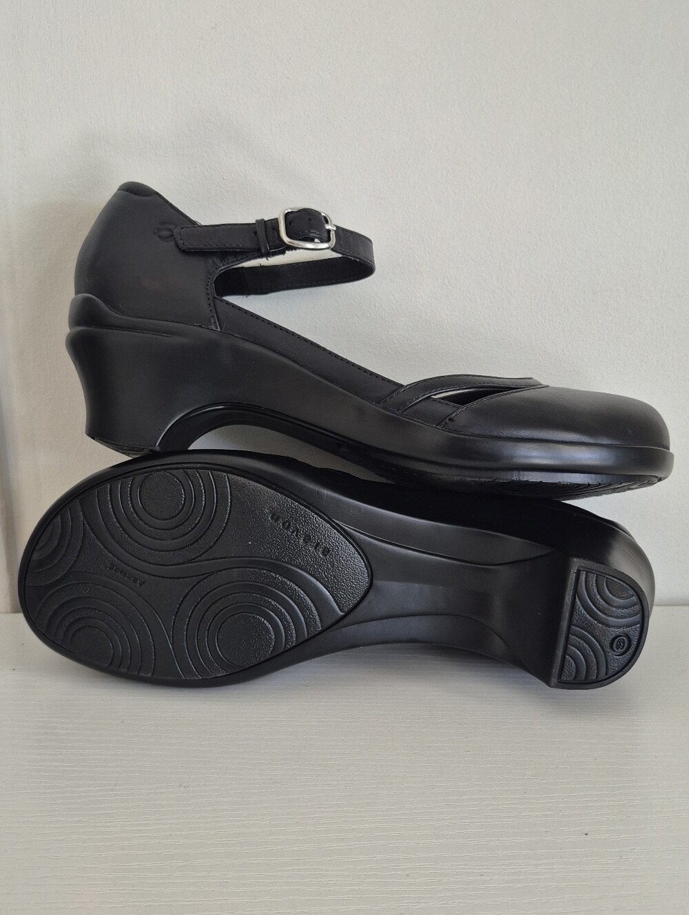 Aravon "Mia" Black Leather Mary Jane Heels – Size 9.5W - New Balance